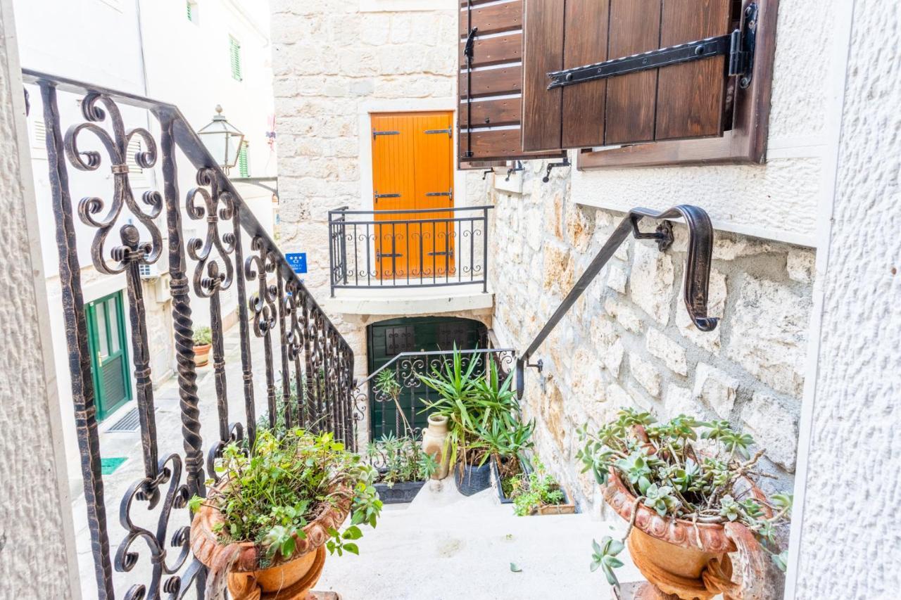 Appartamento Stone House Srida Baška Voda Esterno foto