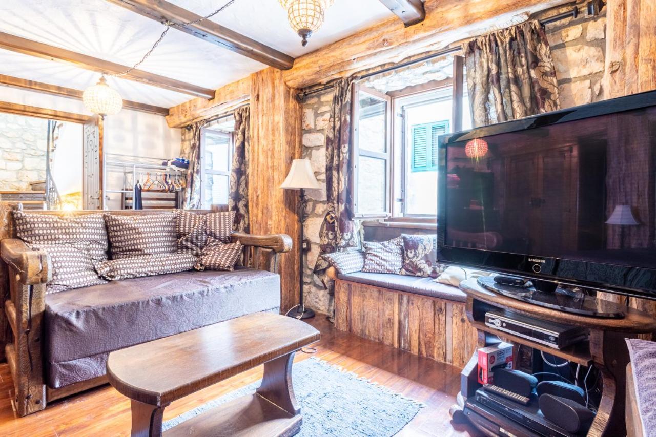 Appartamento Stone House Srida Baška Voda Esterno foto