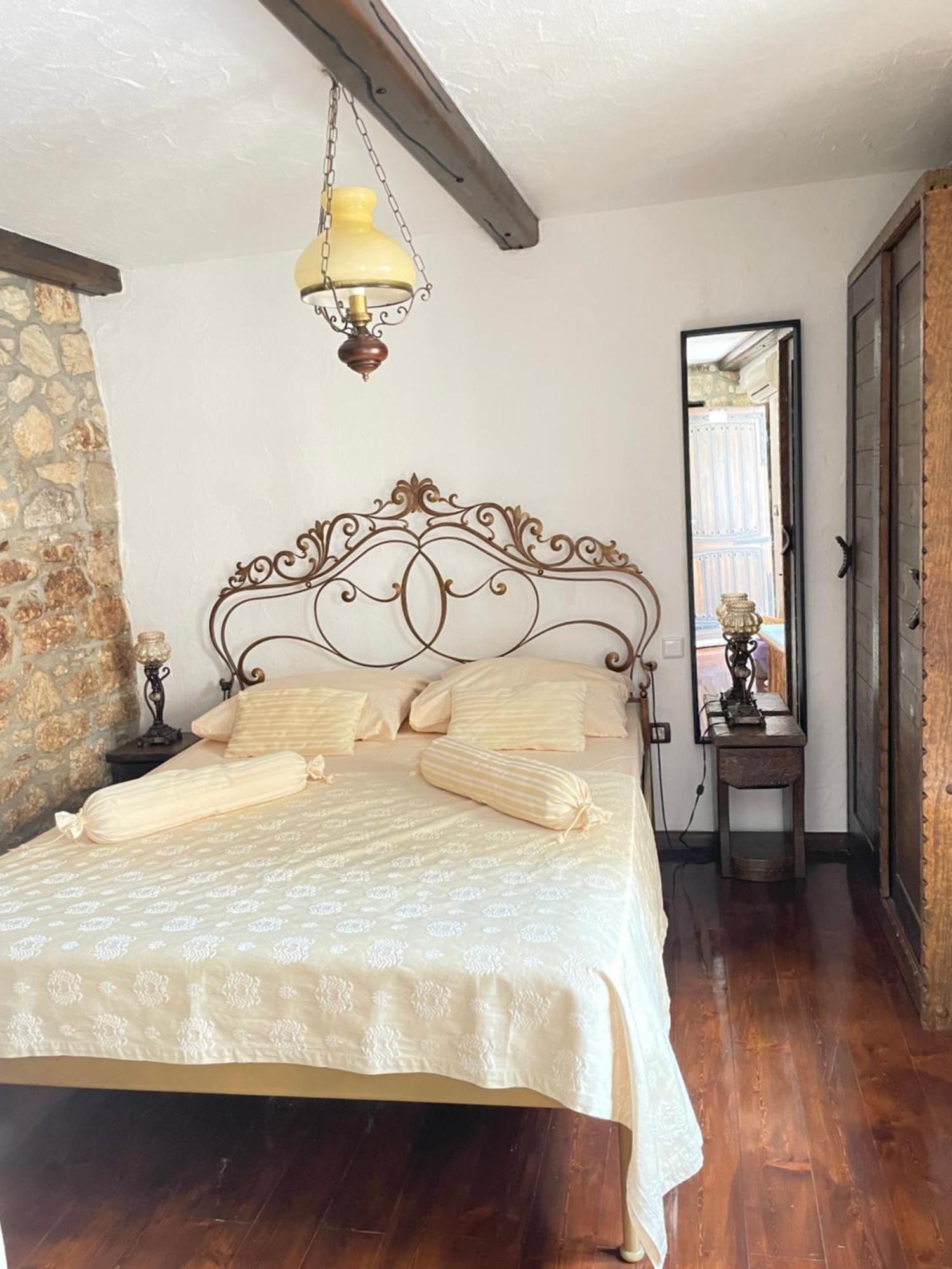Appartamento Stone House Srida Baška Voda Esterno foto